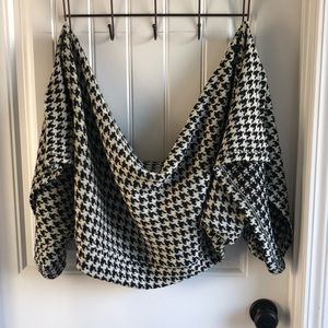 NWOT SHRUG BLACK AND CREAM